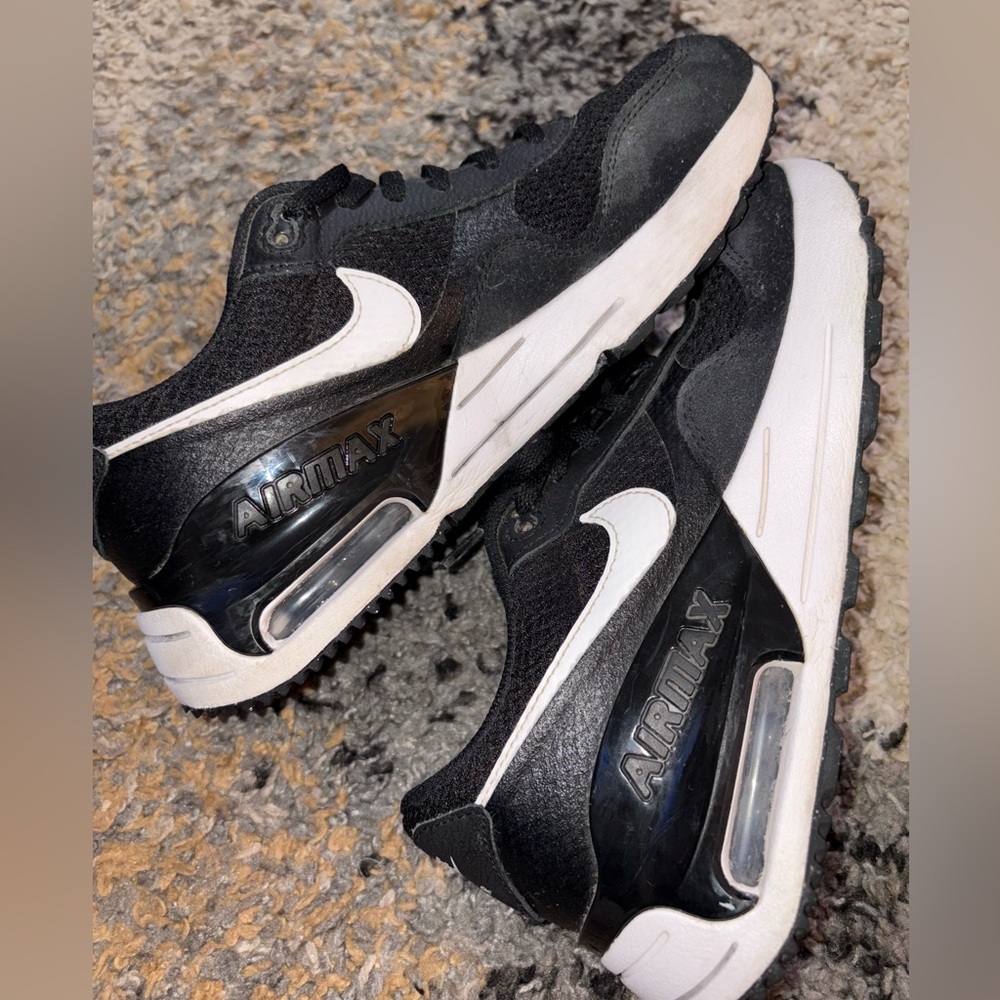 Nike Air Max Black and White Sneakers youth 6.5